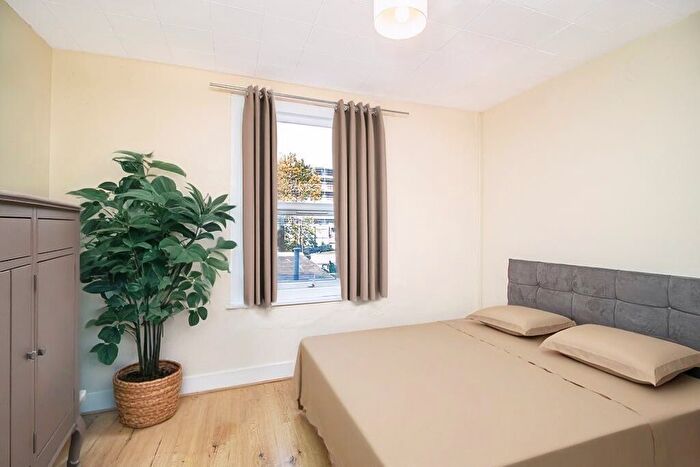 2 Bedroom Flat To Rent In Seaforth Avenue, London, KT3