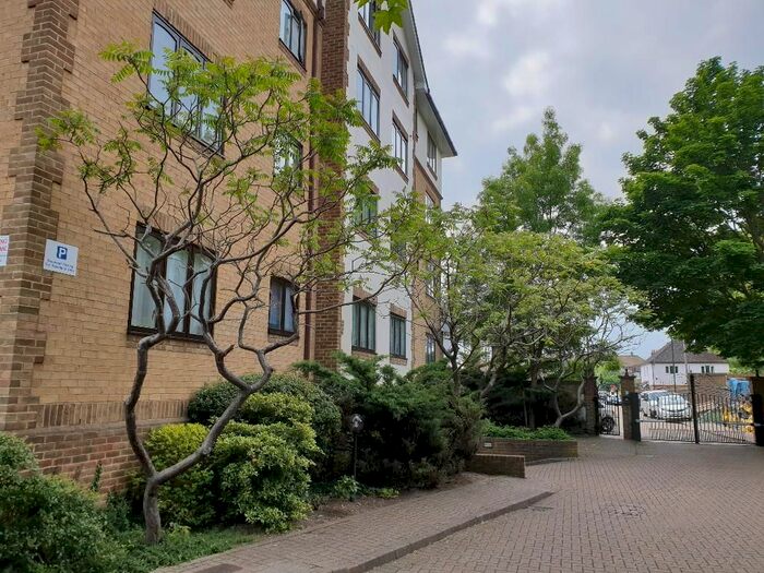 1 Bedroom Flat To Rent In Rothesay Avenue, Wimbledon, SW20