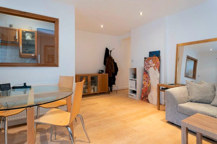 2 Bedroom Flat To Rent In Ilfield Road, SW10