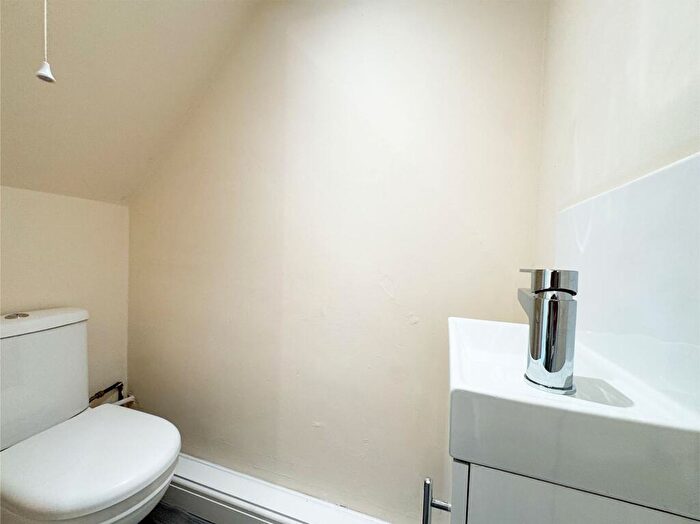 2 Bedroom Terraced House For Sale In Lascelles Hall Road, Huddersfield, HD5
