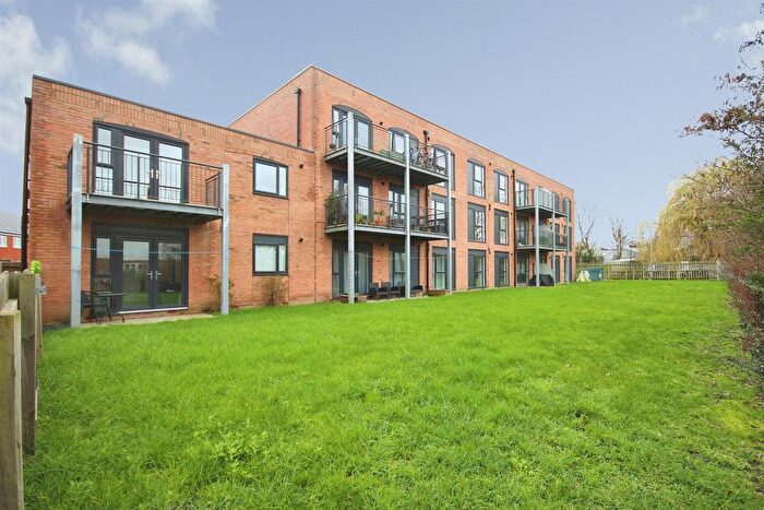 2 Bedroom Flat For Sale In St. Marys Road, Leamington Spa, CV31