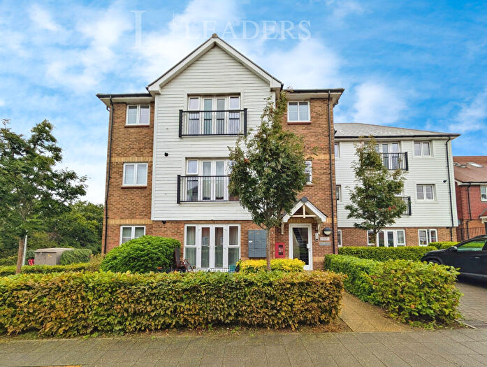 2 Bedroom Apartment To Rent In Illett Way, Faygate, RH12