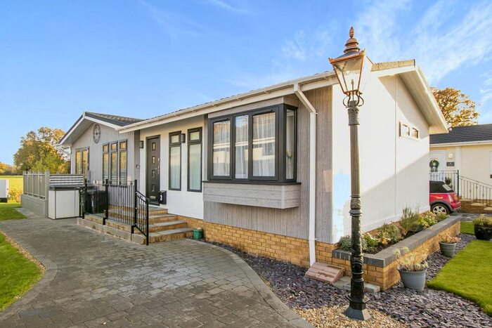 2 Bedroom Mobile/park Home For Sale In Hawthorn Avenue, Deers Court, Three Legged Cross, Wimborne, BH21