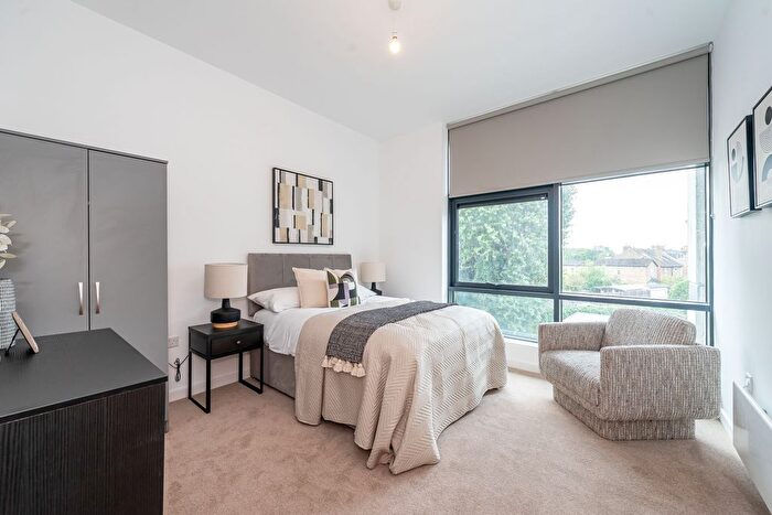 1 Bedroom Flat To Rent In Lakeside Close, Staines Upon Thames, TW18