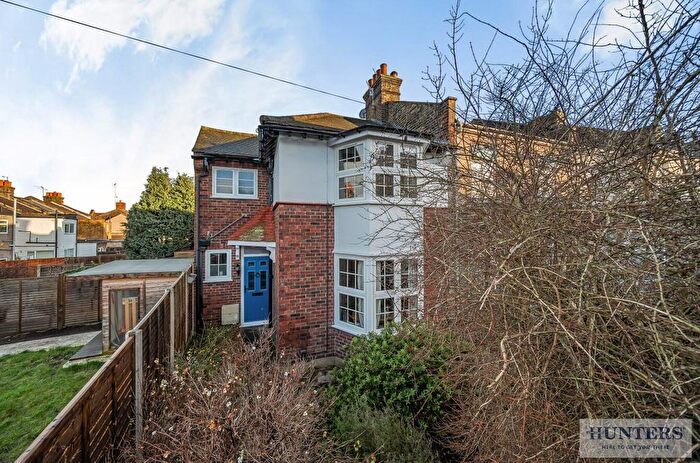 3 Bedroom End Of Terrace House For Sale In Bostall Lane, London, SE2