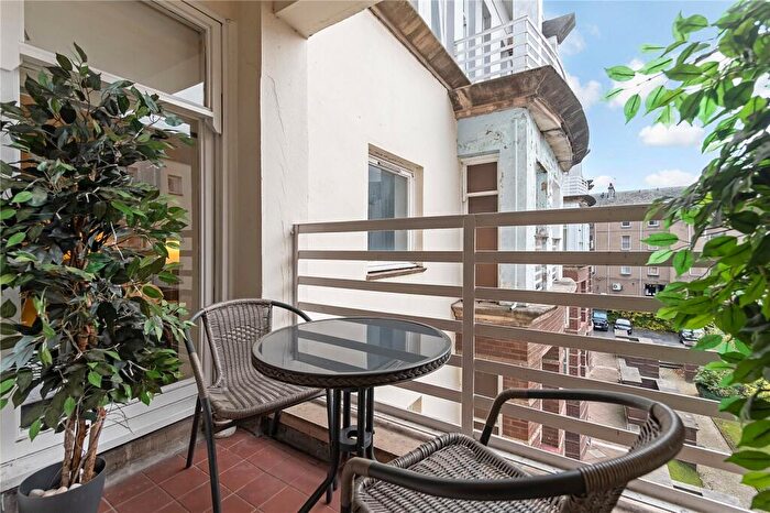 1 Bedroom Apartment To Rent In Ingram Street, Merchnat City, G1