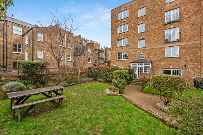 2 Bedroom Apartment For Sale In Stoke Newington Road, London, N16