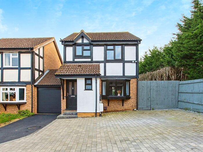 3 Bedroom Link Detached House For Sale In Hamden Way, Papworth Everard, Cambridge, CB23