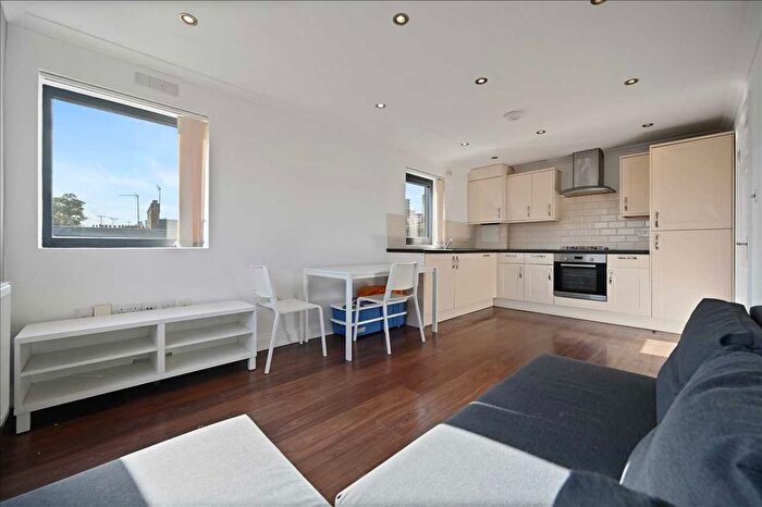 1 Bedroom Flat To Rent In Flat, Browning Street, Kennington, SE17