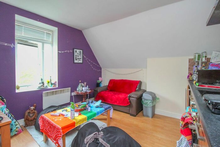 2 Bedroom Flat To Rent In Richmond Road, Roath, Cardiff, CF24