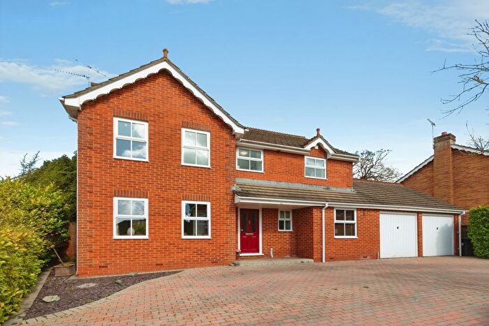 4 Bedroom Detached House For Sale In Belvedere Gardens, Chineham, Basingstoke, Hampshire, RG24