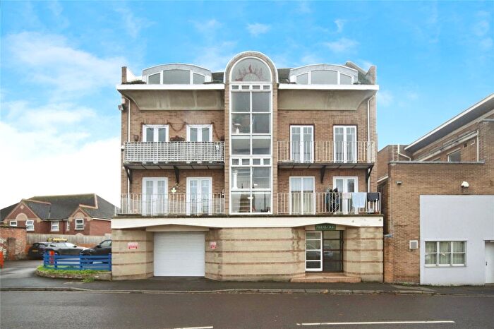 2 Bedroom Flat For Sale In The Mount, Taunton, Somerset, TA1