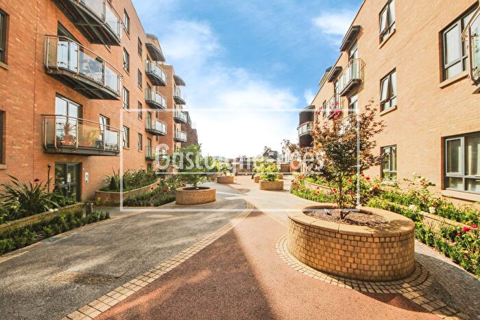 2 Bedroom Flat To Rent In Trinity Gate, Guildford, GU1