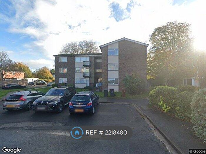 2 Bedroom Flat To Rent In Chantry Close, Windsor, SL4
