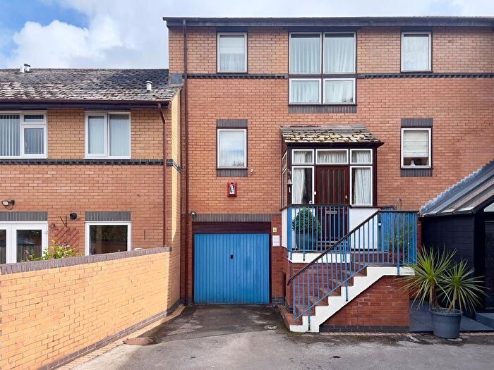 4 Bedroom Town House For Sale In Plas Taliesin, Penarth, CF64