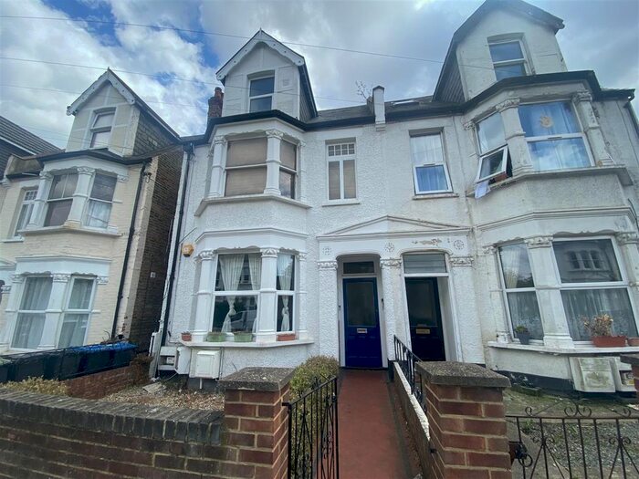 1 Bedroom Flat To Rent In Holmesdale Road, London, SE25