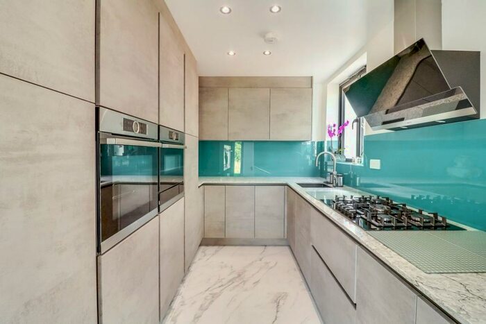 4 Bedroom Semi-Detached House To Rent In Hawthorne Avenue, Harrow, HA3