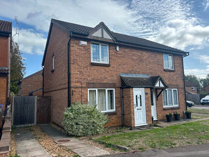 3 Bedroom Semi Detached House To Rent In Yeoman Meadow, East Hunsbury, Northampton, NN4