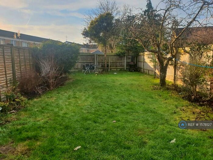 3 Bedroom End Of Terrace House To Rent In Slough, Slough, SL2