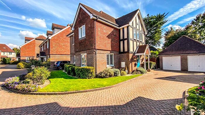 4 Bedroom Detached House For Sale In Birch Close, Banstead, SM7