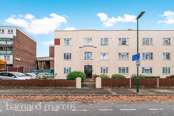 2 Bedroom Flat For Sale In Manor Court, Sutton, SM1