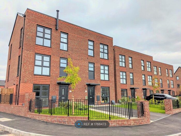 4 Bedroom Semi-Detached House To Rent In Raja Ahmed Street, Manchester, M40