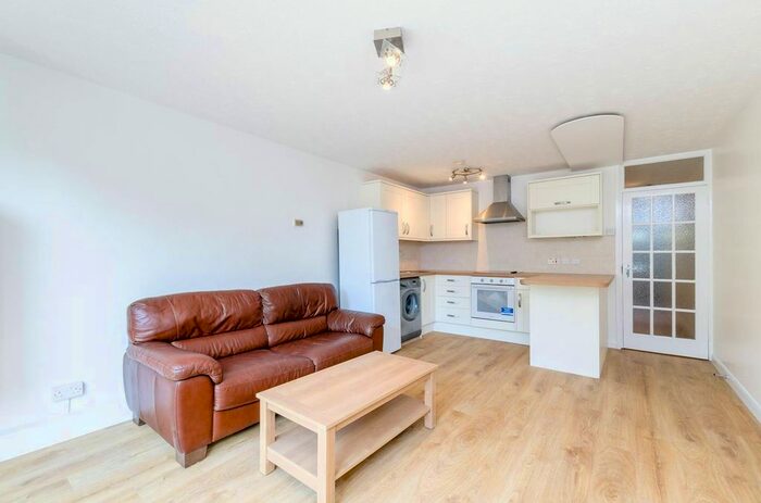 1 Bedroom Flat To Rent In Girdlestone Walk, Archway, London, N19