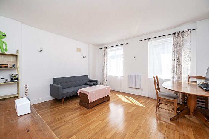 1 Bedroom Flat To Rent In Coke Street, Aldgate, London, E1