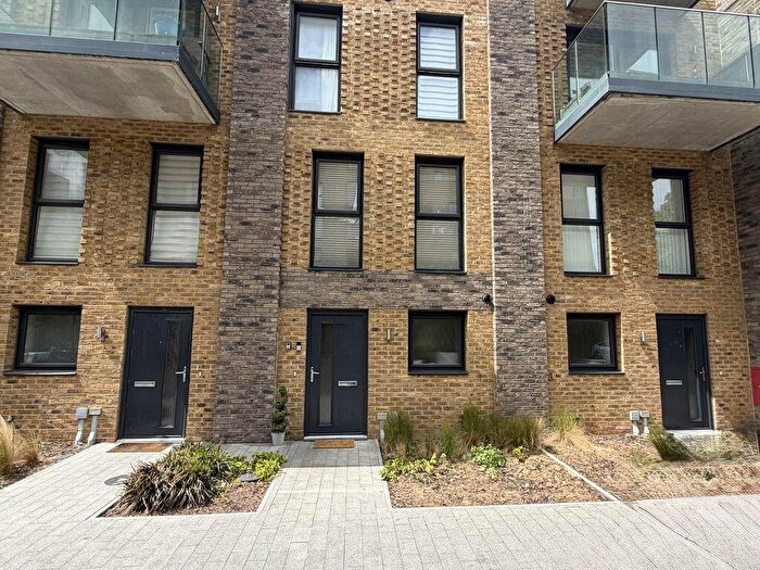 2 Bedroom Flat For Sale In James Smith Court, Dartford, DA1