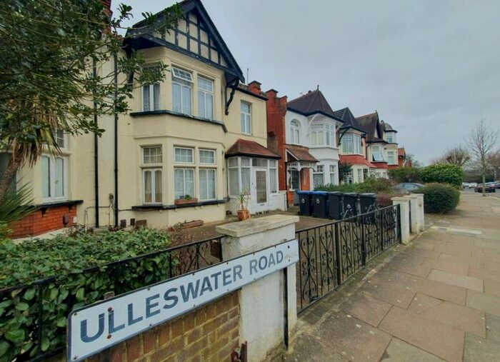 Studio To Rent In Ulleswater Road, Southgate, N14