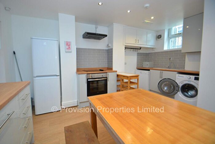 10 Bedroom Terraced House To Rent In Delph Lane, Woodhouse, Leeds, LS6