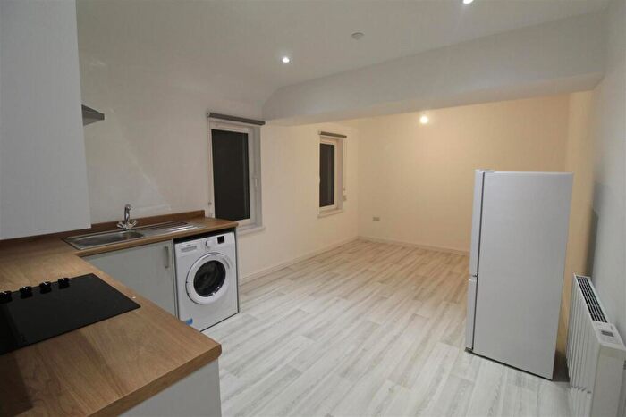 1 Bedroom Flat To Rent In Splott Road, Cardiff, CF24