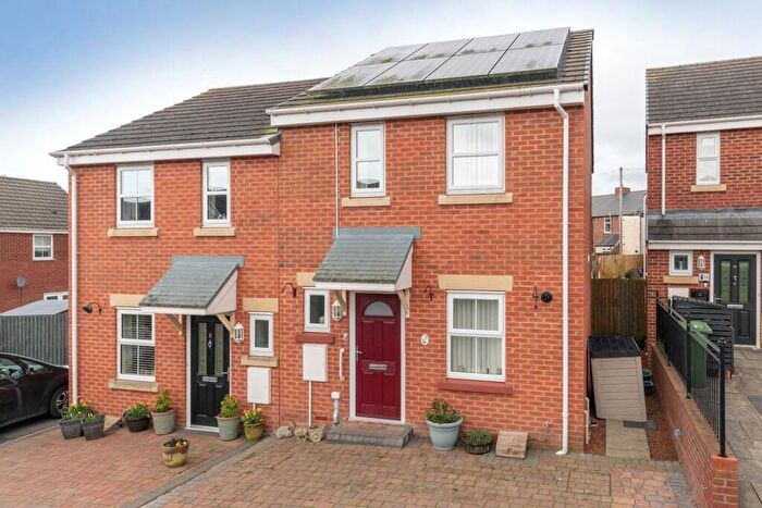 2 Bedroom Semi-Detached House For Sale In Dobson Close, High Spen, Rowlands Gill, Tyne And Wear, NE39