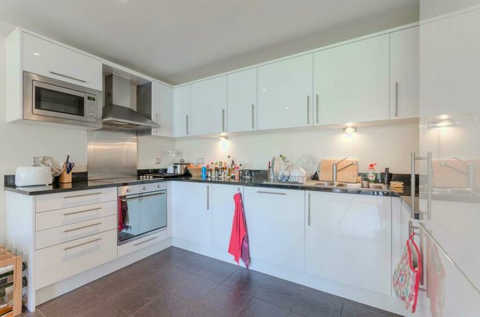 2 Bedroom Flat To Rent In Drayton Park, Angel, London, N5
