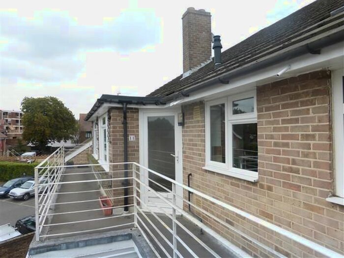 2 Bedroom Flat To Rent In Hill Avenue, Amersham, HP6