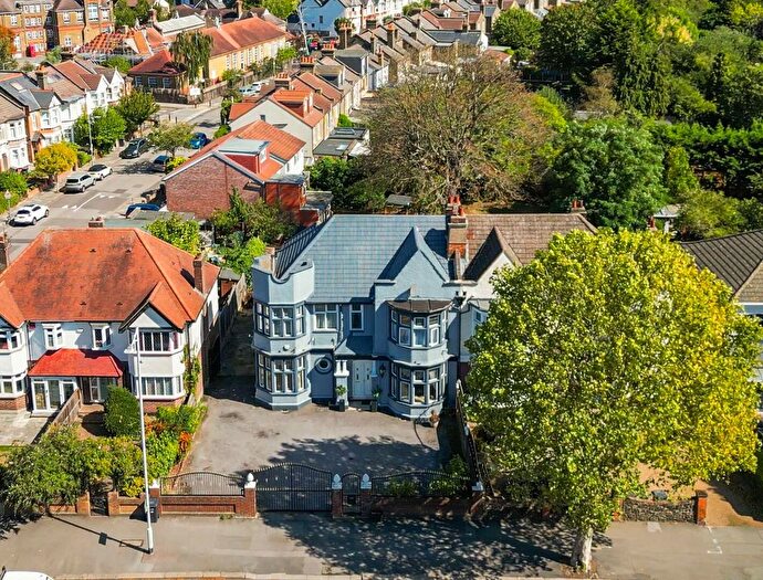 5 Bedroom Property For Sale In Aldersbrook Road, Aldersbrook, E12
