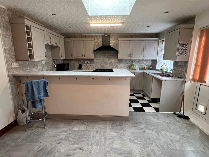 5 Bedroom Detached House To Rent In Dunsmore Road, Luton, LU1