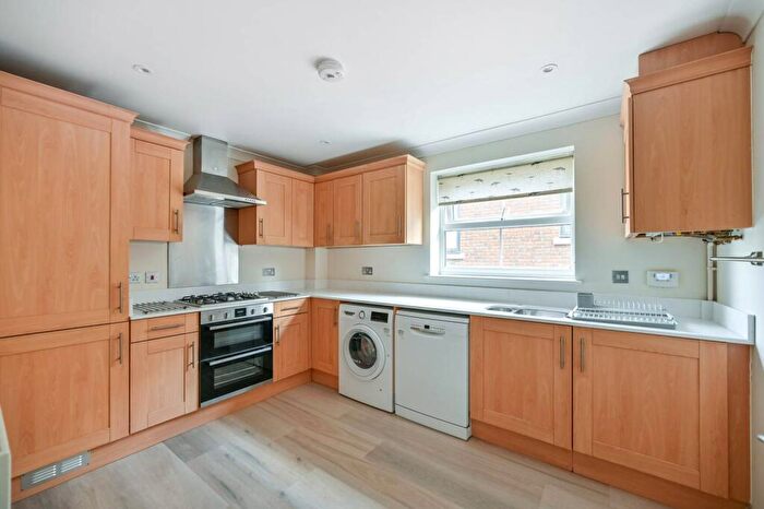 2 Bedroom Flat To Rent In Epsom Road, Guildford, GU1