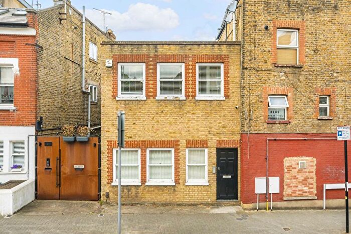 1 Bedroom Flat For Sale In East Hill, Wandsworth, SW18