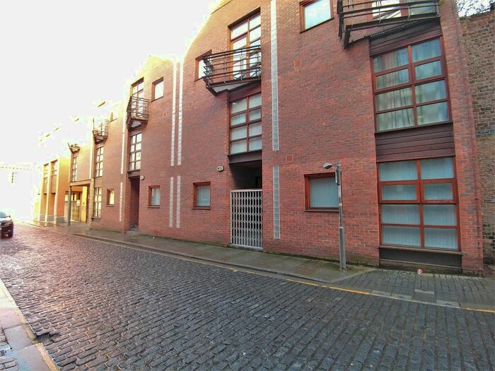 2 Bedroom Flat To Rent In Henry Street, City Centre, L1