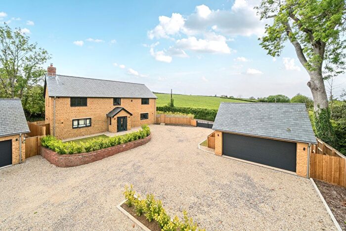 4 Bedroom Detached House For Sale In Broadstone Lane, Hardington Mandeville, BA22