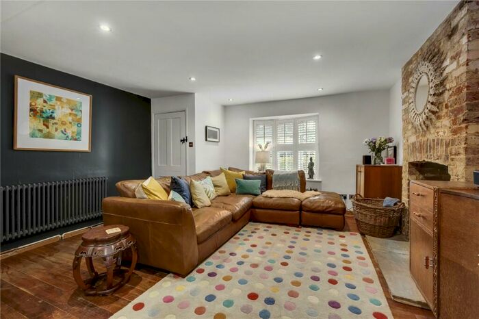 3 Bedroom Semi-Detached House To Rent In Hale Road, Farnham, Surrey, GU9