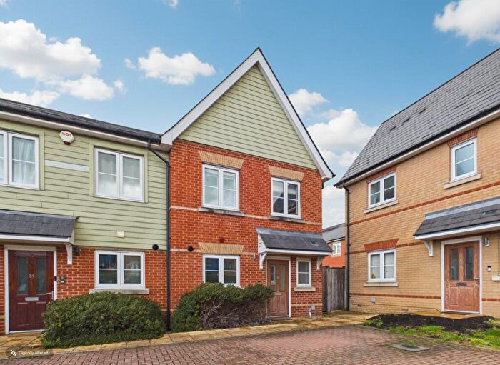 3 Bedroom End Of Terrace House To Rent In Surrey, KT16