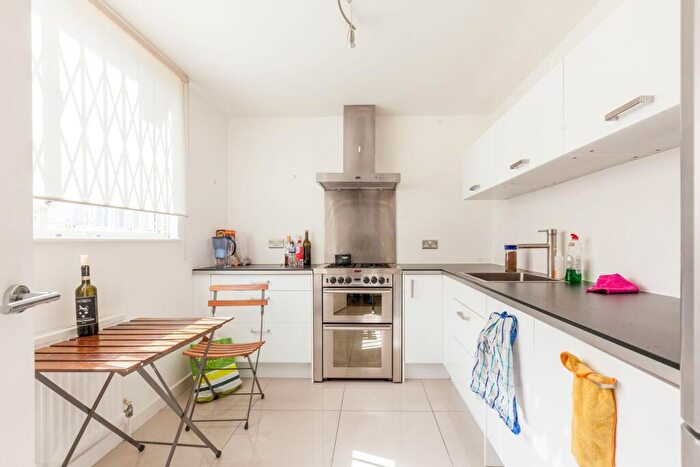 1 Bedroom Flat To Rent In Whitecross Street, Clerkenwell, London, EC1Y
