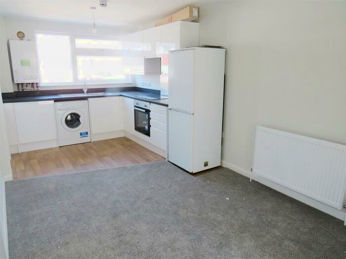 2 Bedroom Apartment To Rent In The Wye, Hemel Hempstead, HP2