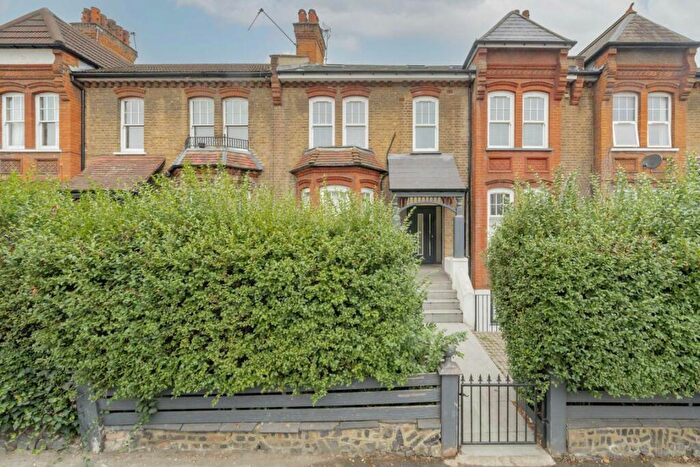 2 Bedroom Flat To Rent In Ferme Park Road, London, N8