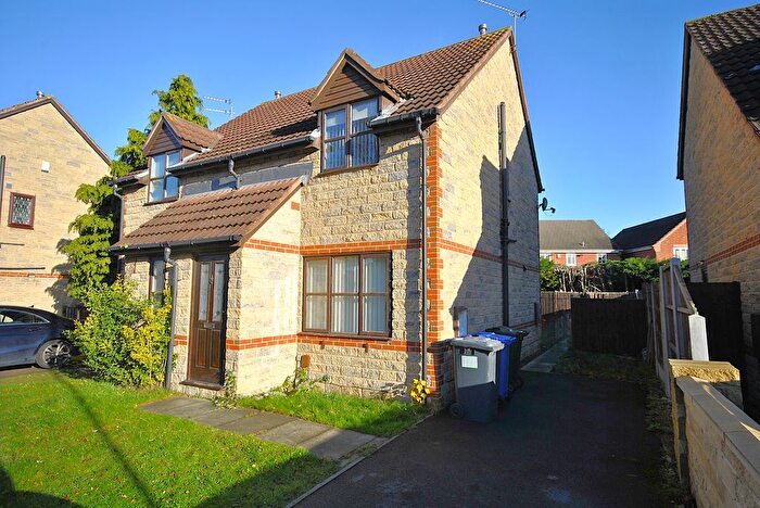 2 Bedroom Semi-detached House For Sale In West Green Drive, Kirk Sandall, Doncaster, DN3
