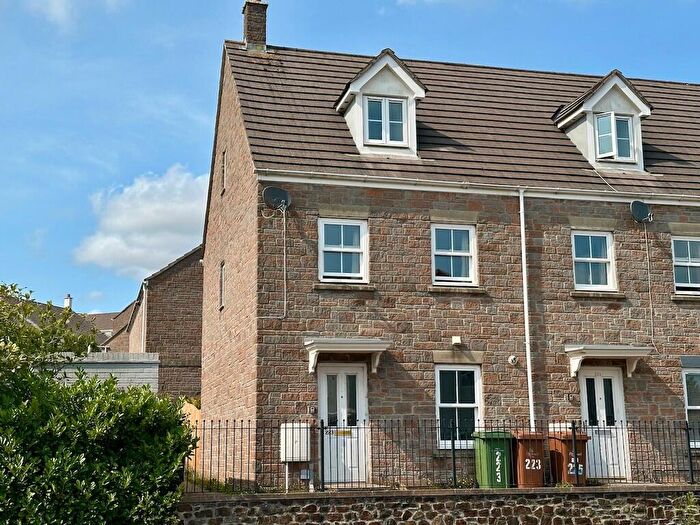 3 Bedroom End Of Terrace House For Sale In Beacon Park Road, Beacon Park, Plymouth, PL2