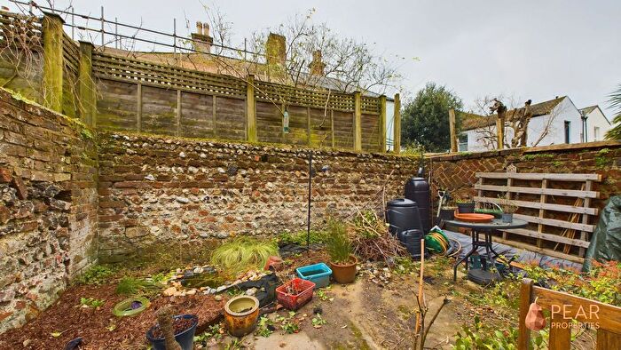 1 Bedroom Flat For Sale In Hertford Road, Worthing, BN11