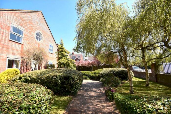 2 Bedroom Apartment To Rent In Pine Court, Reading Road, Farnborough, Hampshire, GU14